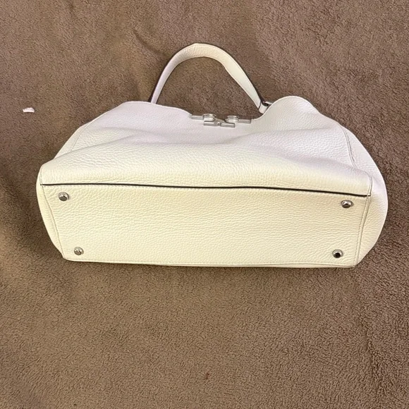 Tory Burch Elegant White Soft Leather Handbag - Picture 3 of 6